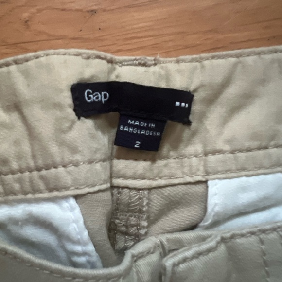 Gap women’s khaki capri pant size 2 - Picture 2 of 4